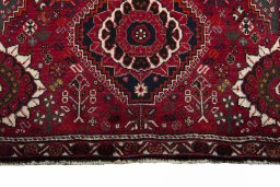 Central medallion detail of 2000s Shiraz rug from Iran / Persia