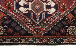 Central medallion detail of 2000s Shiraz rug from Iran / Persia