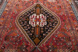 Central medallion detail of 2000s Shiraz rug from Iran / Persia