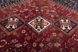 Central medallion detail of 2000s Shiraz rug from Iran / Persia