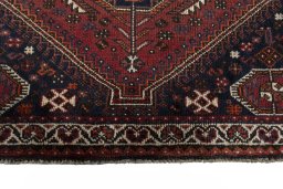 Central medallion detail of 2000s Shiraz rug from Iran / Persia