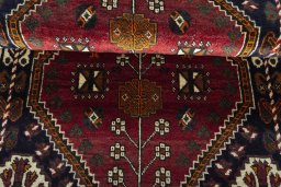 Close-up detail of 2000s Shiraz rug from Iran / Persia showing Wool weave