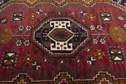 Central medallion detail of 2000s Shiraz rug from Iran / Persia
