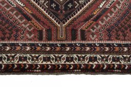 Central medallion detail of 2000s Shiraz rug from Iran / Persia