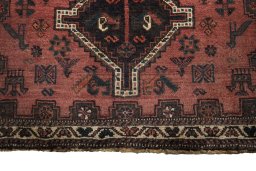 Central medallion detail of 2000s Shiraz rug from Iran / Persia