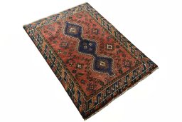 Close-up detail of 2000s Shiraz rug from Iran / Persia showing Wool weave