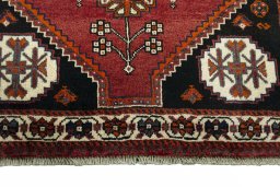 Central medallion detail of 2000s Shiraz rug from Iran / Persia