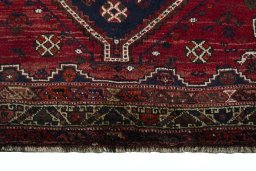 Central medallion detail of 2000s Shiraz rug from Iran / Persia