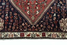 Central medallion detail of 2000s Shiraz rug from Iran / Persia