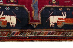 Central medallion detail of 2000s Shiraz rug from Iran / Persia