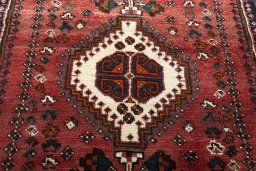 Central medallion detail of 2000s Shiraz rug from Iran / Persia