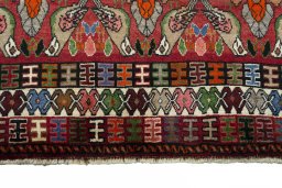 Central medallion detail of 2000s Shiraz rug from Iran / Persia