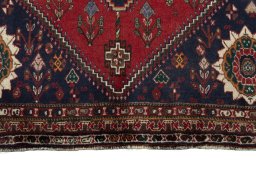 Central medallion detail of 2000s Shiraz rug from Iran / Persia