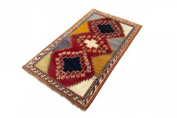 Corner detail of 2000s Shiraz rug showing border pattern and Wool pile
