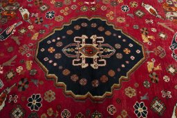 Central medallion detail of 2000s Shiraz rug from Iran / Persia