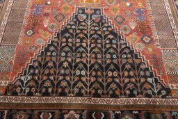 Central medallion detail of 2000s Shiraz rug from Iran / Persia