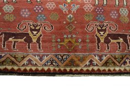 Central medallion detail of 2000s Shiraz rug from Iran / Persia