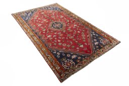 Close-up detail of 2000s Shiraz rug from Iran / Persia showing Wool weave