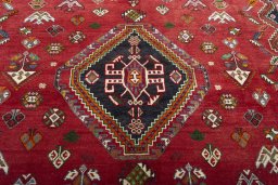Central medallion detail of 2000s Shiraz rug from Iran / Persia