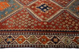 Close-up detail of 2000s Shiraz rug from Iran / Persia showing Wool weave