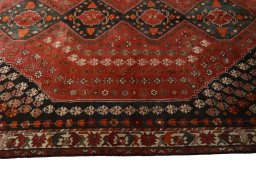 Close-up detail of 1970s Shiraz rug from Iran / Persia showing Wool weave