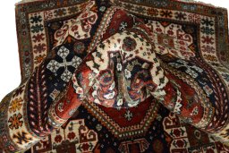 Close-up detail of 2000s Shiraz rug from Iran / Persia showing Cotton weave