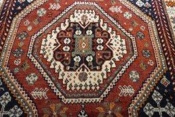 Central medallion detail of 2000s Shiraz rug from Iran / Persia