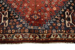 Close-up detail of 2000s Shiraz rug from Iran / Persia showing Wool weave