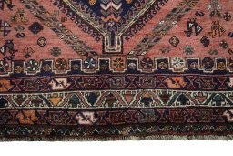 Central medallion detail of 2000s Shiraz rug from Iran / Persia