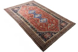 Close-up detail of 2000s Shiraz rug from Iran / Persia showing Wool weave