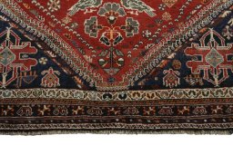 Central medallion detail of 2000s Shiraz rug from Iran / Persia
