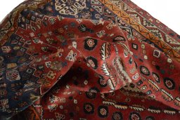 Close-up detail of Unknown Shiraz rug from Iran / Persia showing Wool weave