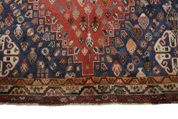 Close-up detail of Unknown Shiraz rug from Iran / Persia showing Wool weave