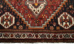 Central medallion detail of 2000s Shiraz rug from Iran / Persia