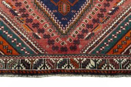 Central medallion detail of 2000s Shiraz rug from Iran / Persia