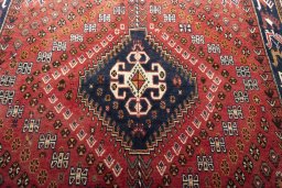 Central medallion detail of 2000s Shiraz rug from Iran / Persia