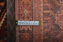 Central medallion detail of 2000s Shiraz rug from Iran / Persia