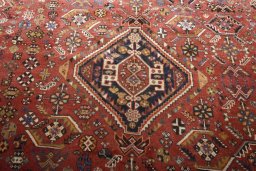 Central medallion detail of 2000s Shiraz rug from Iran / Persia