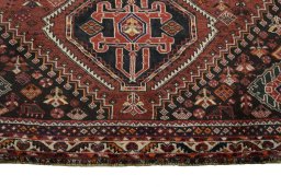 Central medallion detail of 2000s Shiraz rug from Iran / Persia