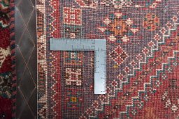 Close-up detail of 2000s Shiraz rug from Iran / Persia showing Wool weave