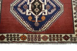 Central medallion detail of 2000s Shiraz rug from Iran / Persia