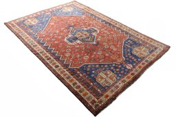 Close-up detail of 2000s Shiraz rug from Iran / Persia showing Wool weave