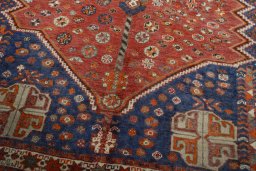 Close-up detail of 2000s Shiraz rug from Iran / Persia showing Wool weave