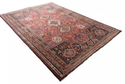 Close-up detail of 2000s Shiraz rug from Iran / Persia showing Wool weave
