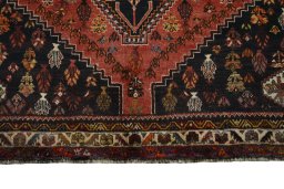 Central medallion detail of 2000s Shiraz rug from Iran / Persia