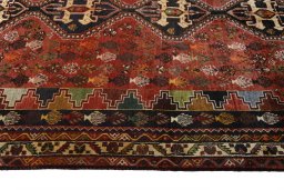 Close-up detail of 2000s Shiraz rug from Iran / Persia showing Wool weave