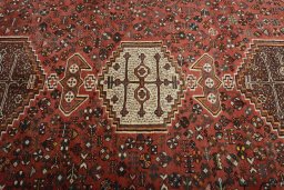 Central medallion detail of 2000s Shiraz rug from Iran / Persia