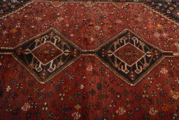 Central medallion detail of 2000s Shiraz rug from Iran / Persia