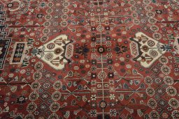 Central medallion detail of 2000s Shiraz rug from Iran / Persia