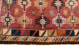 Central medallion detail of 2000s Shiraz rug from Iran / Persia